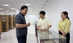 天津大学张加万教授莅临我校开展民族古籍保护与活化利用研讨交流