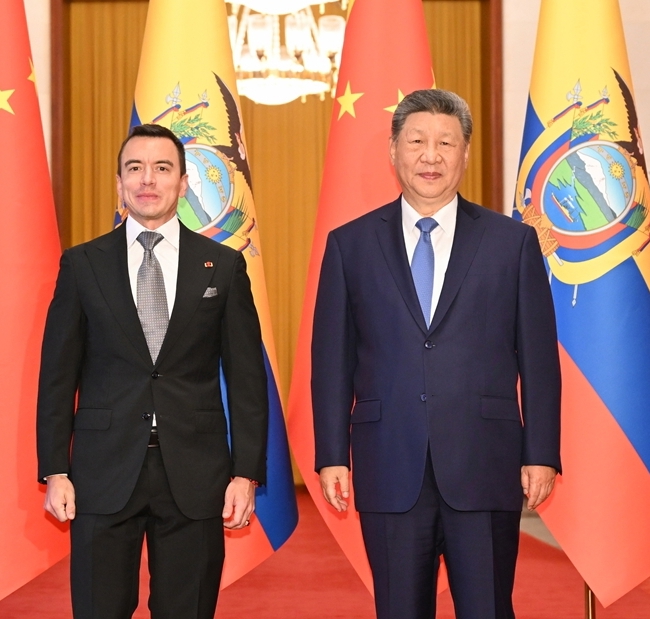 习近平同厄瓜多尔总统诺沃亚会谈